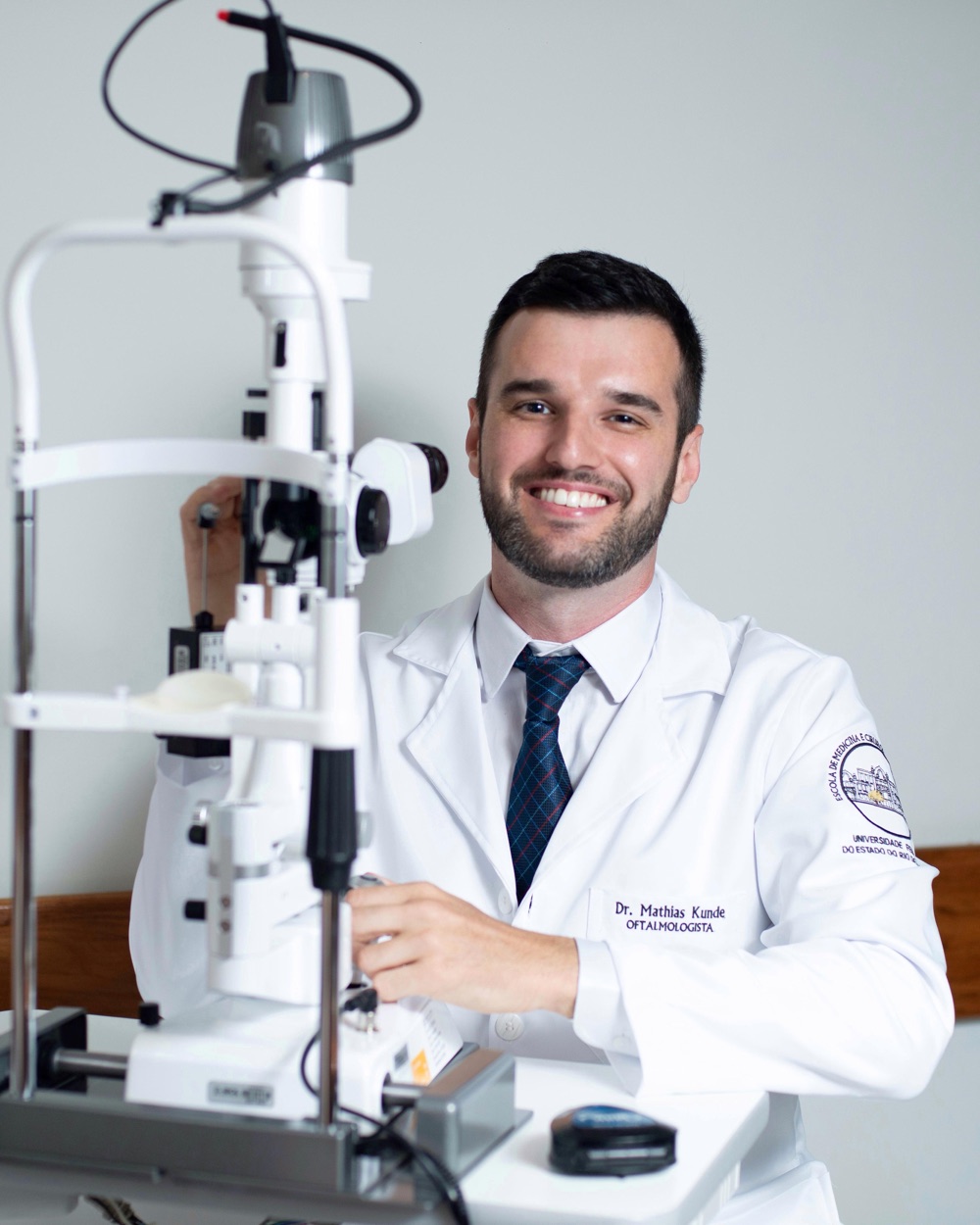 Dr. Mathias Kunde — Oftalmologista